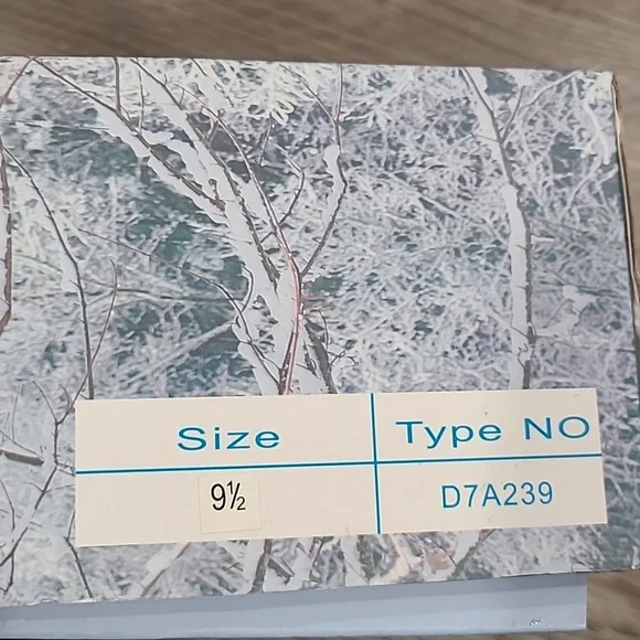 HOST PICK Side V Cutout Suede Chunky Stacked Ankle Boots Size 9.5 PiePieBuy - Picture 6 of 6